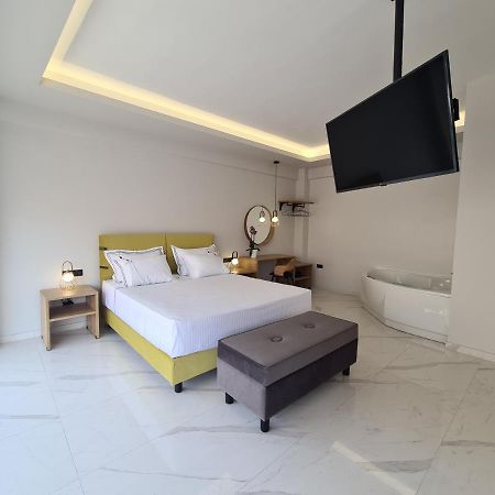 Ilia'S Luxury Suites - Adults Only Xylokastro Exterior photo