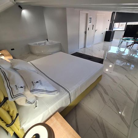 Ilia'S Luxury Suites - Adults Only Xylokastro Exterior photo